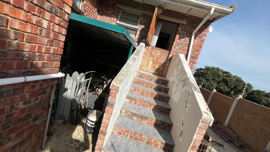 5 Bedroom Property for Sale in Wavecrest Eastern Cape